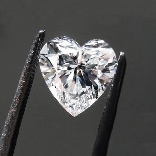 Heart cut lab-grown diamond — editorial plate